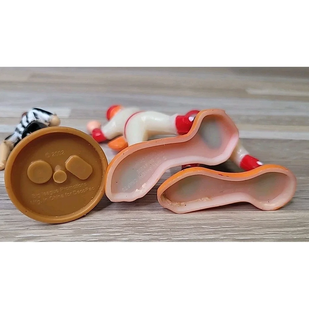 Vintage Bakery Crafts Plastic‎ Cake Toppers Baseball & Basketball